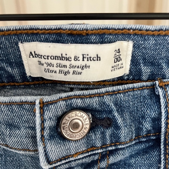 Abercrombie Ultra High Rise 90’s Slim Straight Jeans - Picture 3 of 3
